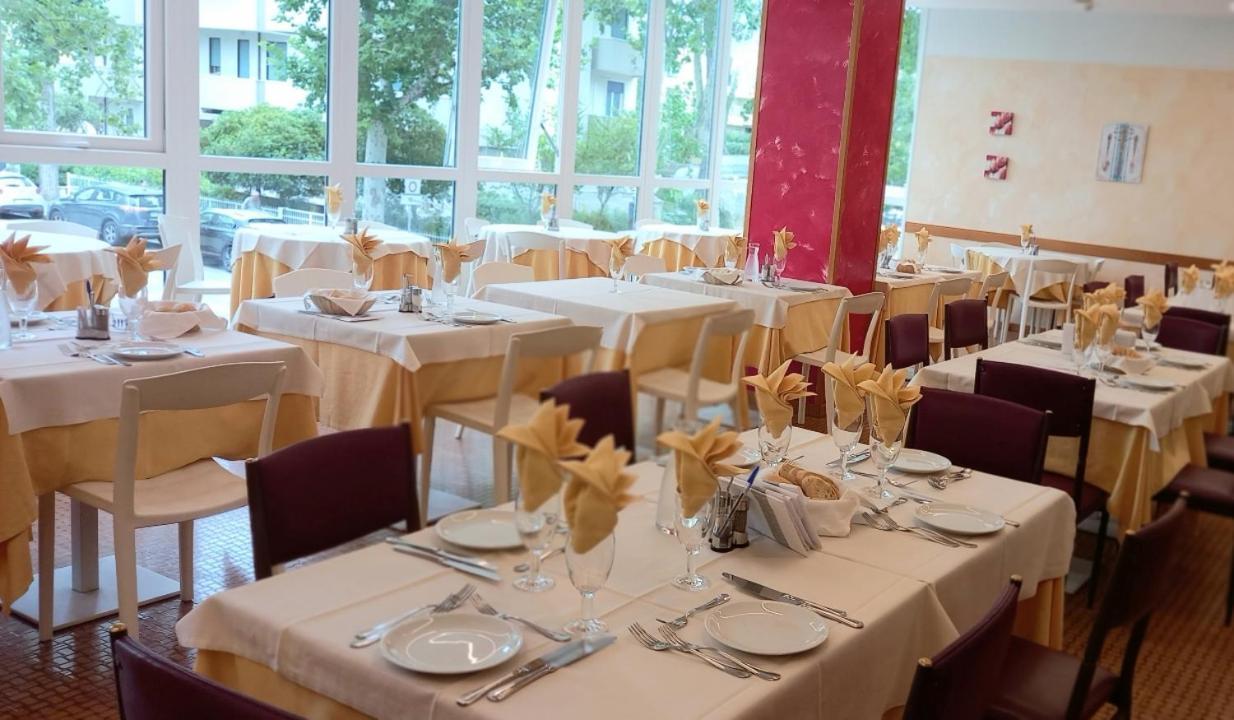 Hotel Bologna Misano Adriatico Esterno foto